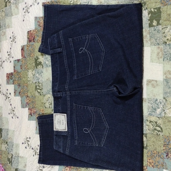 Loft Capri Low-rise Dark Wash Denim‎ - Picture 4 of 11